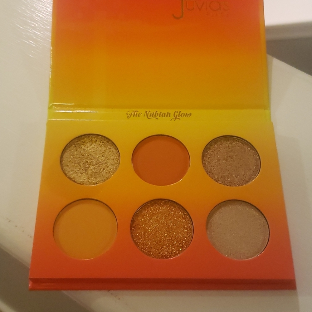 Juvias Place Nubian Glow eyeshadow palette